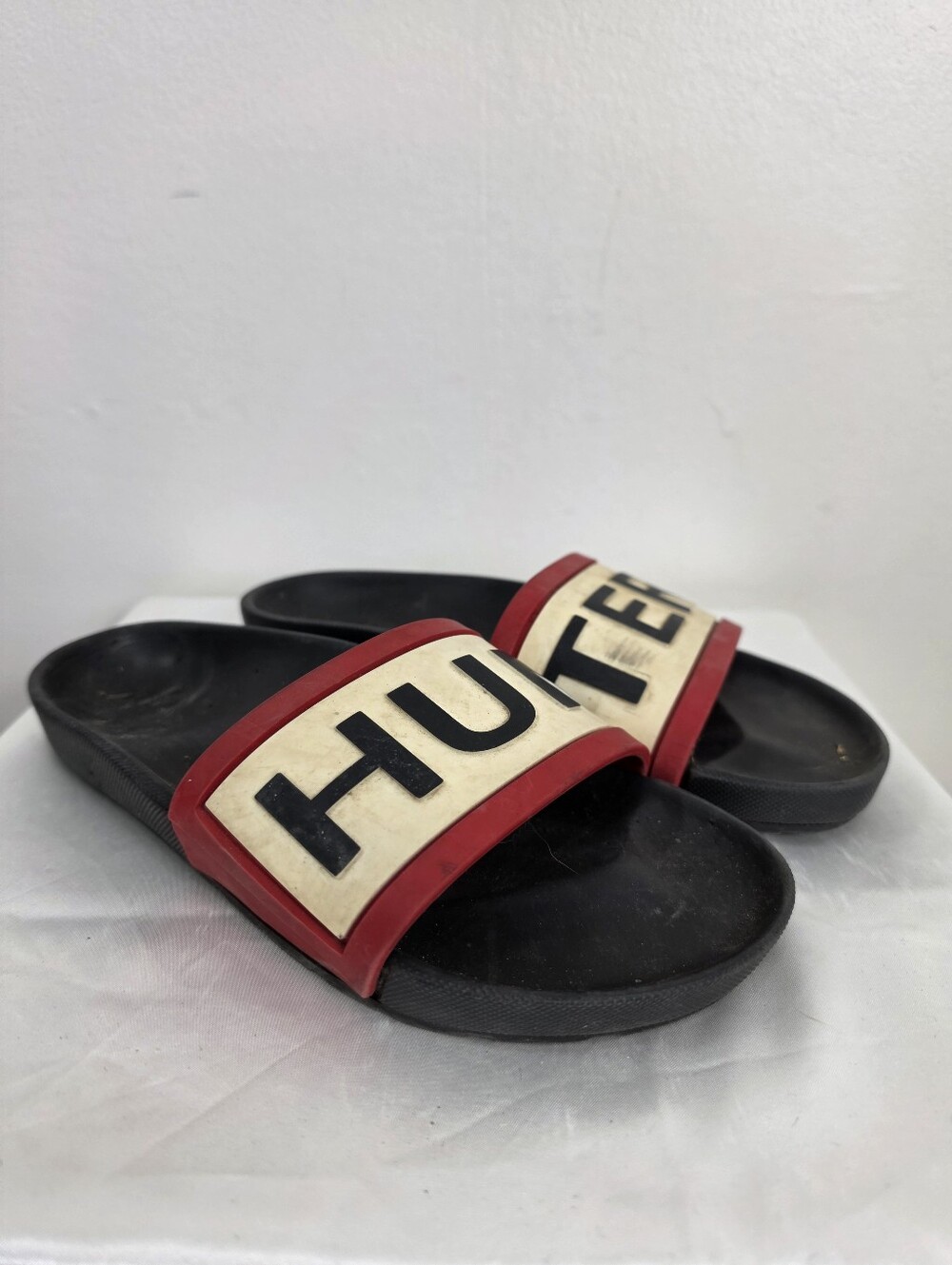 Hunter Black and Red Logo Slide Sandals